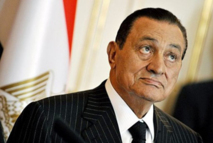 مبارك، الذي توقف قلبه مرتين عن العمل، يتهم السلطات بالرغبة في قتله في السجن