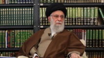 خامنئي يصدر عفوًا عن 10 آلاف سجين بينهم سياسيون