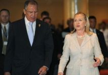 لافروف يتراجع وكلينتون تجدد دعوة روسيا لوقف تصدير الاسلحة      