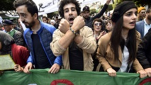 فيروس كورونا يضرب تقاليد الجزائريين في مقتل ويتهددهم بالفقر