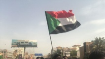  وقفة احتجاجية بالخرطوم للمطالبة بإجلاء مواطنين من مصر 