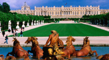  أجواء العصر الملكي في رحلة على ظهر الخيول إلى قصر فرساي