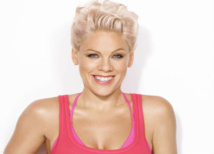 المطربة "بينك " المصابة بفيروس كورونا تنتقد القصور الأمريكي المطربة "بينك " المصابة بفيروس كورونا تنتقد القصور الأمريكي