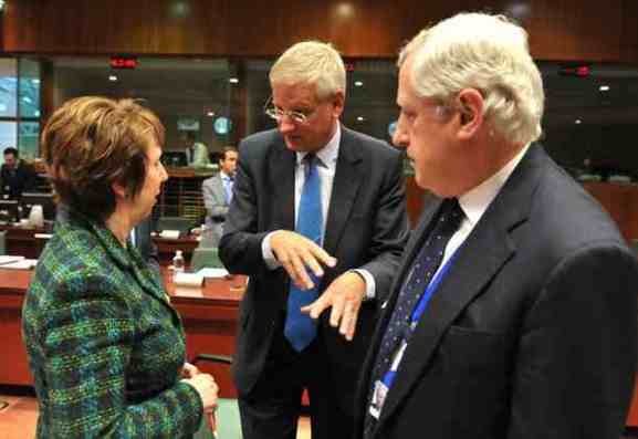 أوروبا تعزز الضغوط على سوريا وتتفادى التصعيد العسكري