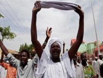 الامن يطلق"مسيل الدموع"على سودانيين يحتفلون بذكرى اسقاط البشير