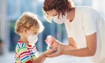 هل يفضل التحدث مع الأطفال بشأن فيروس كورونا أم تجاهل الأمر؟ هل يفضل التحدث مع الأطفال بشأن فيروس كورونا أم تجاهل الأمر؟