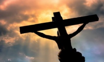 رئيس أساقفة القدس يسير درب الصليب وحيدا بسبب كورونا رئيس أساقفة القدس يسير درب الصليب وحيدا بسبب كورونا