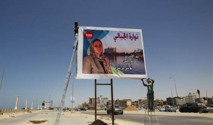 آلاف الملصقات الانتخابية تحتل أمكنة خصصت لعقود لصور القذافي آلاف الملصقات الانتخابية تحتل أمكنة خصصت لعقود لصور القذافي