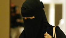 عميد كلية في تونس يمثل أمام المحكمة بتهمة صفع طالبة منقبة عميد كلية في تونس يمثل أمام المحكمة بتهمة صفع طالبة منقبة