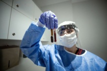 فيروس كورونا: بريطانيا تستخدم بلازما دم المتعافين لعلاج المرضى