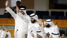 غالبية النواب الكويتيين يقاطعون أولى جلسات البرلمان مع احتدام الازمة السياسية