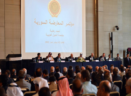 نقاش على نار ساخنة حول الحكومة الانتقالية يعود إلى واجهة الحدث السوري