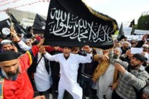 مواجهات بالغاز المسيل للدموع والسلاح الابيض بين سلفيين داخل مسجد شمال تونس