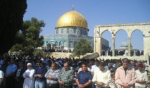 حوالى 350 ألف مسلم أدوا الصلاة في باحة الاقصى ومحيط المسجد