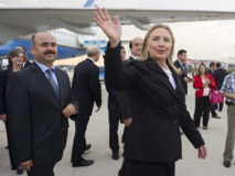 كلينتون تبحث في اسطنبول الازمة السورية وتتخوف من صلات ايران وحزب الله