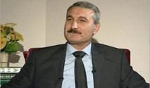 رياض الأسعد يدافع عن عسكرة الثورة ويؤكد ألا مطامع سياسية للجيش الحر بالمستقبل رياض الأسعد يدافع عن عسكرة الثورة ويؤكد ألا مطامع سياسية للجيش الحر بالمستقبل