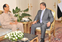 الصحافة تتهم مرسي بإنهاء حكم المجلس العسكري للاستحواذ على كل السلطات الصحافة تتهم مرسي بإنهاء حكم المجلس العسكري للاستحواذ على كل السلطات