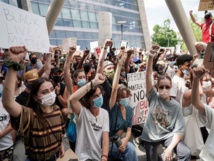 الآلاف في نيوزيلندا يتضامنون مع الاحتجاجات الأمريكية الآلاف في نيوزيلندا يتضامنون مع الاحتجاجات الأمريكية