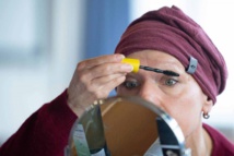 سيدات في ألمانيا يحاربن السرطان بأقلام الكحل وبودرة التجميل  سيدات في ألمانيا يحاربن السرطان بأقلام الكحل وبودرة التجميل