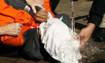 أميركا استخدمت تقنية الايهام بالغرق بحق اسلاميين ليبيين ثم سلمتهم للقذافي