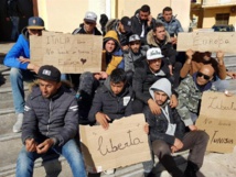 فيديو انتهاكات ضد مهاجرين تونسيين بايطاليا يثير غضبا في تونس