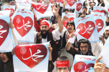 وزير باكستاني يعرض 100 الف دولار لمن يقتل مخرج الفيلم المسيء للاسلام