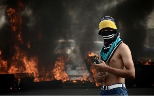 مواجهات في قرية قرب المنامة في البحرين اعقبت تشييع شاب شيعي