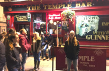 الحانات في إيرلندا تعود للعمل في ظل قواعد جديدة بسبب كورونا الحانات في إيرلندا تعود للعمل في ظل قواعد جديدة بسبب كورونا