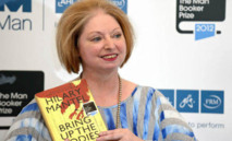 كاتبة بريطانية تفوز بجائزة "بوكر" للمرة الثانية عن روايتها "ارفع الجثث"