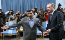 أحمدي نجاد يرفض مقترحاً تركيا بتولي فارووق الشرع قيادة مرحلة انتقالية