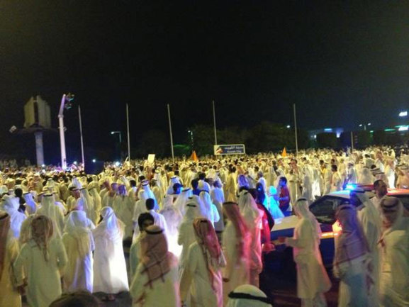 جرح اكثر من مئة متظاهر و11 شرطيا في مواجهات عاصفة في الكويت