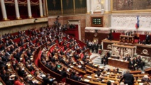 فرنسا تقر قانونا يجيز مراقبة المدانين بقضايا الإرهاب بعد عقابهم