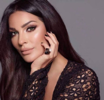 "الدنيا دوارة"... نادين نجيم ترد على إساءة في حقها بعد عملية وجهها "الدنيا دوارة"... نادين نجيم ترد على إساءة في حقها بعد عملية وجهها