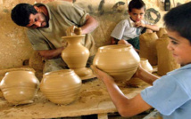 حرف تراثية يتمسك بها أصحابها في ظل مواجهتها خطر الاندثار بغزة حرف تراثية يتمسك بها أصحابها في ظل مواجهتها خطر الاندثار بغزة