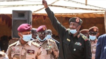البرهان : لن نتراجع حتى نرفع علم السودان في حلايب