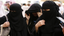 ناشطات يعتبرن إبلاغ المطار ولي امر المرأة السعودية بتحركاتها تكريساً للعبودية