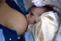 الرضاعة المتكررة قد تكون محيرة للمرأة حديثة العهد بالأمومة الرضاعة المتكررة قد تكون محيرة للمرأة حديثة العهد بالأمومة