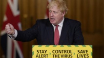 جونسون يتراجع عن قراره بتخفيف القيود المفروضة لاحتواء فيروس كورونا جونسون يتراجع عن قراره بتخفيف القيود المفروضة لاحتواء فيروس كورونا