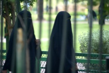 حكم على المتهمة الرئيسية باختطاف 3 مواليد قبل ثلاثة عقود بالدمام
