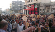 نقص الخبز يهدد بإغراق السوريين في أزمة انسانية بالغة الأثر نقص الخبز يهدد بإغراق السوريين في أزمة انسانية بالغة الأثر