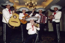 فرق موسيقى المارياشي الشعبية بالمكسيك تتلمس طرقا للبقاء  