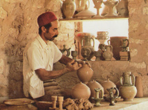 صناعة الفخار في نابل التونسية تحاول الصمود في وجه الأزمة صناعة الفخار في نابل التونسية تحاول الصمود في وجه الأزمة