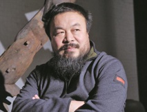 الفنان آي ويوي ينظم احتجاجا أمام محكمة بريطانية لدعم جوليان أسانج الفنان آي ويوي ينظم احتجاجا أمام محكمة بريطانية لدعم جوليان أسانج