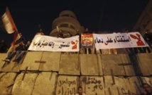 المعارضة تدعو الى التصويت بلا في الاستفتاء والجيش المصري يرجئ الحوارالوطني