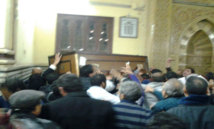 آلاف الاشخاص يشاركون في تشييع جنازة صحافي مصري ويهتفون ضد الاخوان