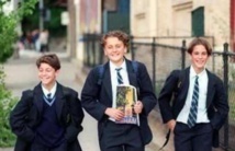 قواعد الزي المدرسي في سويسرا تثير احتجاجات ضد "قميص الخزي" قواعد الزي المدرسي في سويسرا تثير احتجاجات ضد "قميص الخزي"