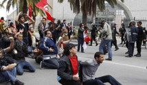 متظاهرون يرشقون المرزوقي وبن جعفر بالحجارة في سيدي بوزيد