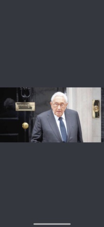 مدمرة اميركية بالمياه الصينية وكيسنجر يحذر من بوادر حرب مدمرة اميركية بالمياه الصينية وكيسنجر يحذر من بوادر حرب