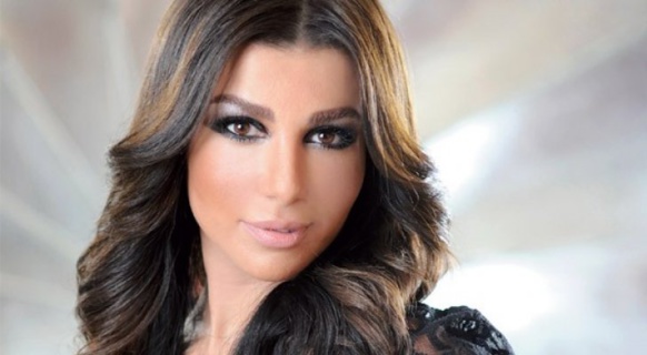 ترحيل الإعلامية اللبنانية سازديل من الكويت بسبب صور مخلة بالآداب ترحيل الإعلامية اللبنانية سازديل من الكويت بسبب صور مخلة بالآداب