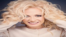 الممثلة بولينا ماكسيموفا تفوز بجائزة في مهرجان "كان" للمسلسلات